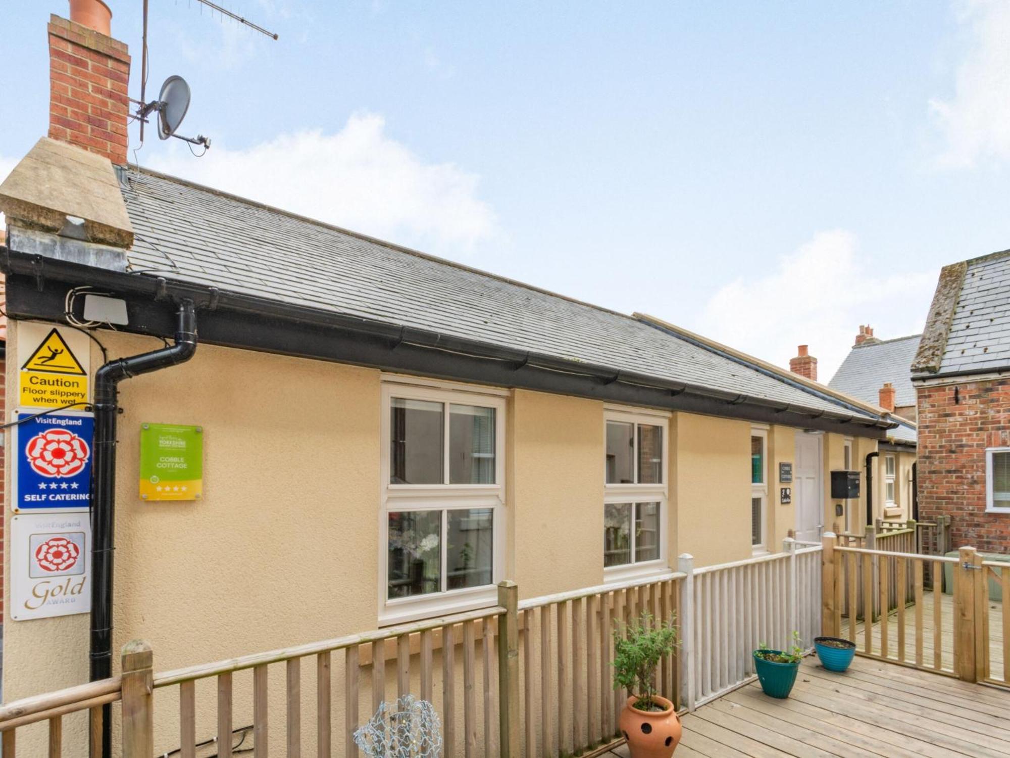 Cobble Cottage - Uk38973 Уитби Екстериор снимка